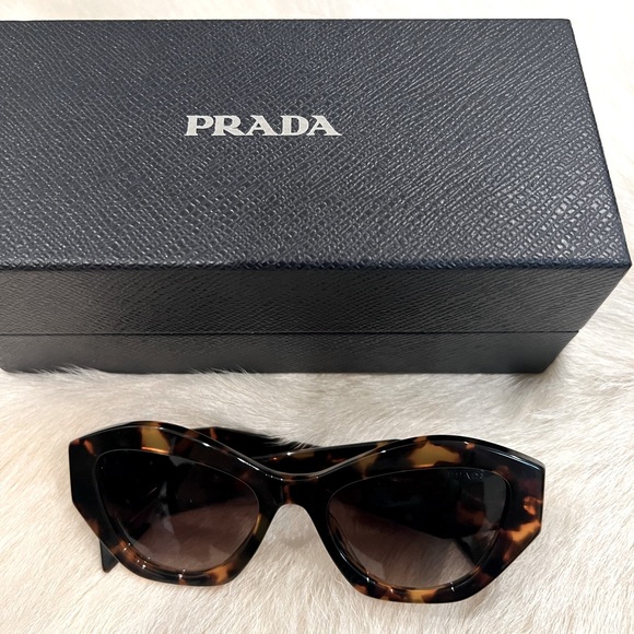 Prada VAU6S1 Honey Havana/brown lens sunglasses - Picture 1 of 5